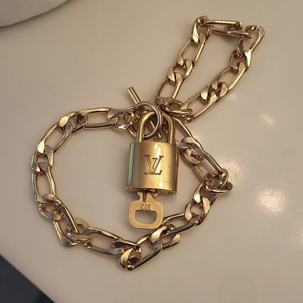 Louis vuitton trio shined by them gorgeous gold plated chocker lock key numbered